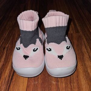 5 for $25 Engtoy Slip-On Sock Shoes Pink and Gray Fox Baby Size 3.5
